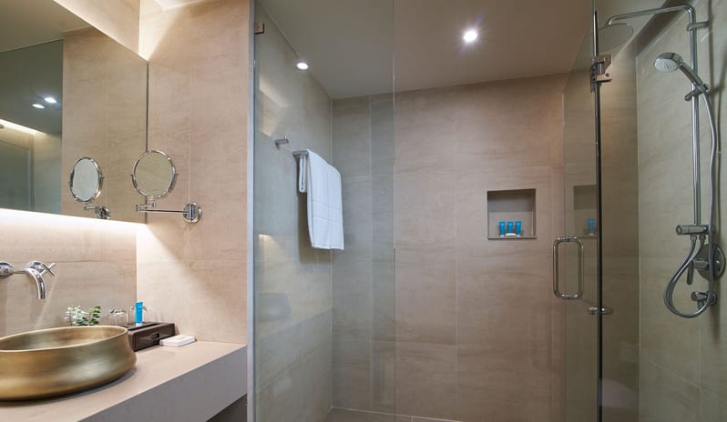 AMARI VOGUE SUPERIOR ROOM BATHROOM